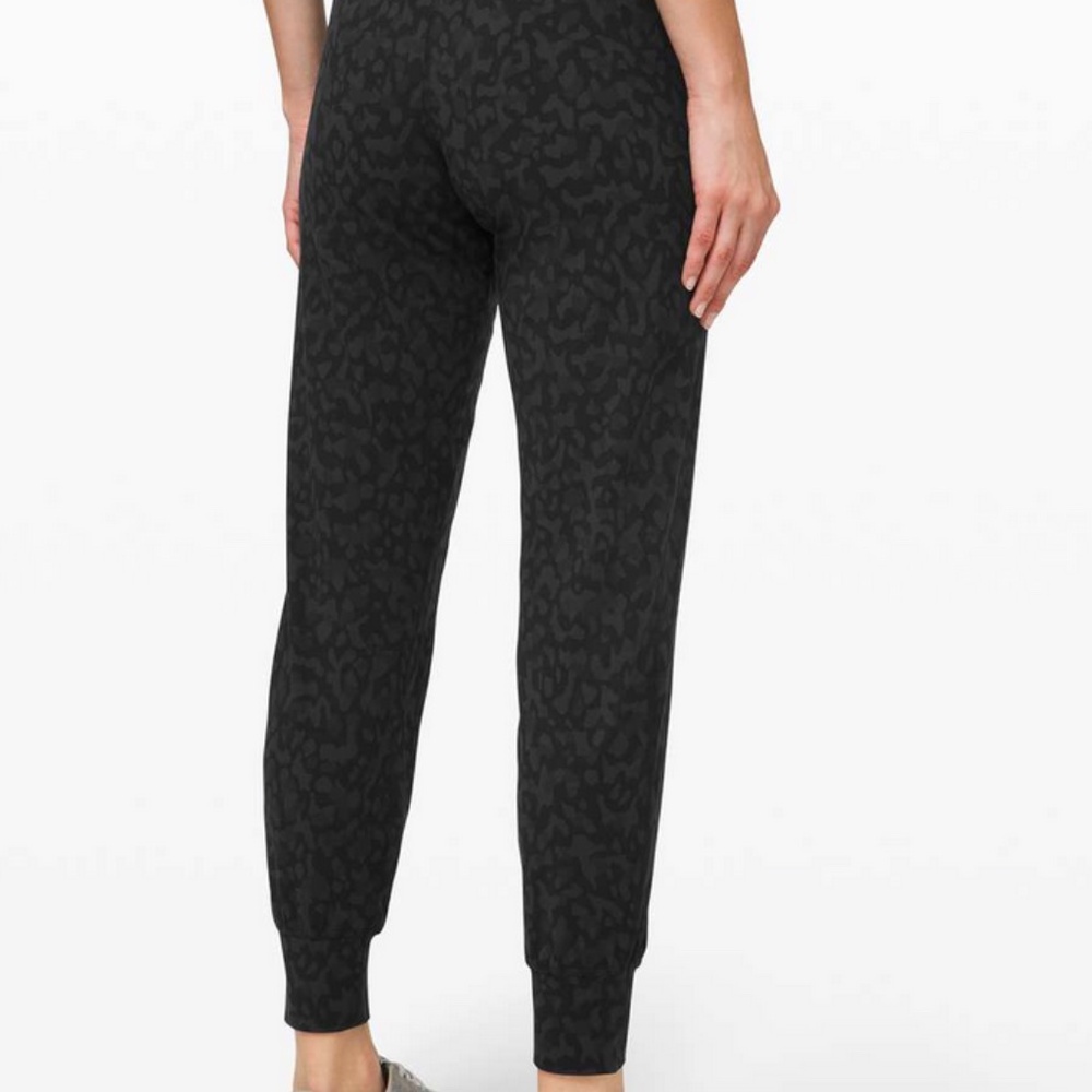 EUC Lululemon Align Jogger 28"